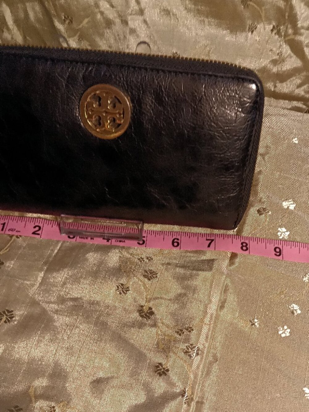 Tory Burch Black Glazed Leather Zip-Around Wallet Wristlet with "LOVE" Strap - Picture 9 of 10